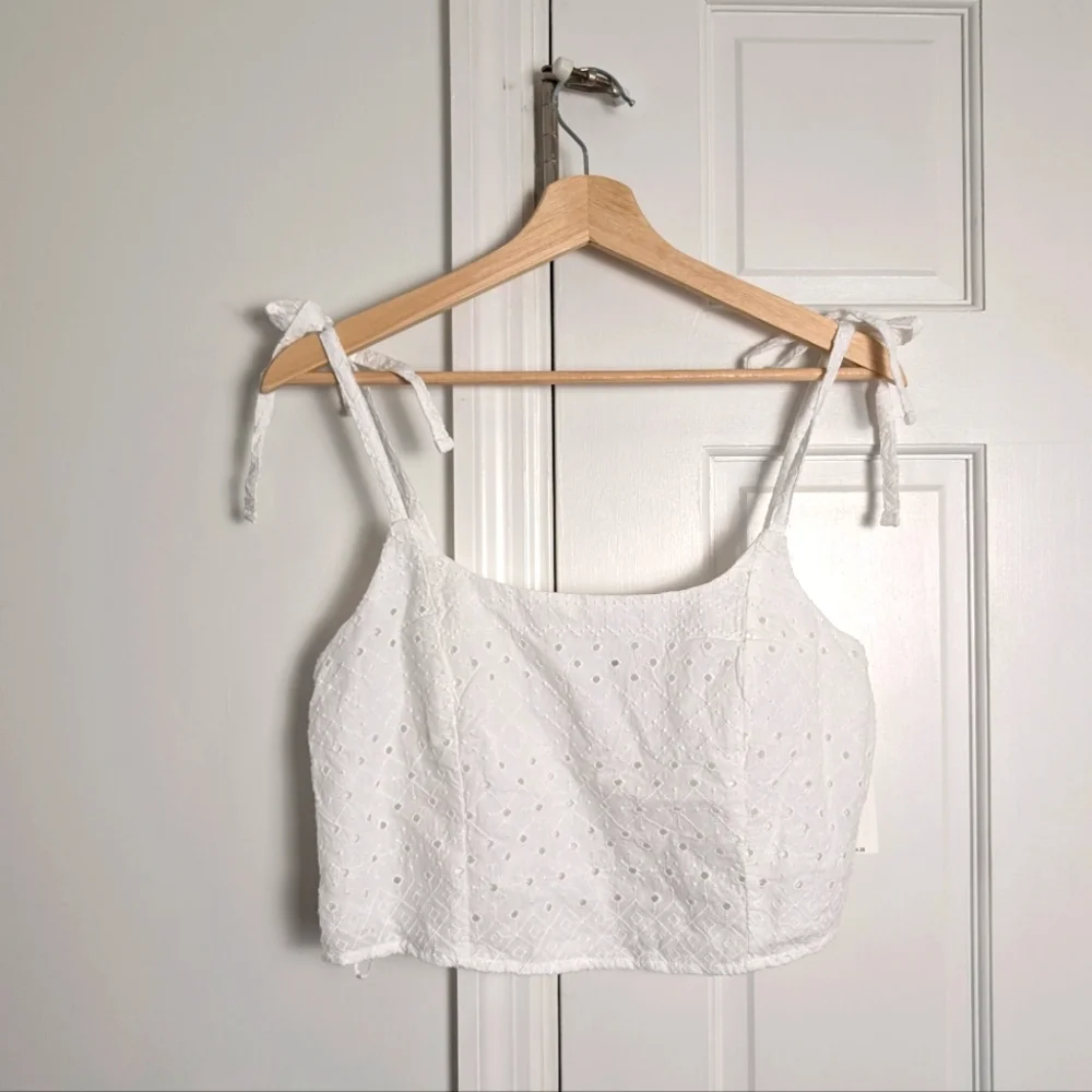 NWT Old Navy Cami Eyelet Top in White | Tie Strap | Sold out on Old Navy | S - Picture 3 of 7